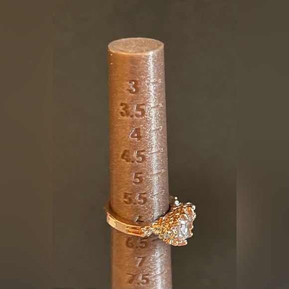 Evbea Rose Goldplated Skull Ring Size 6 - Picture 11 of 11